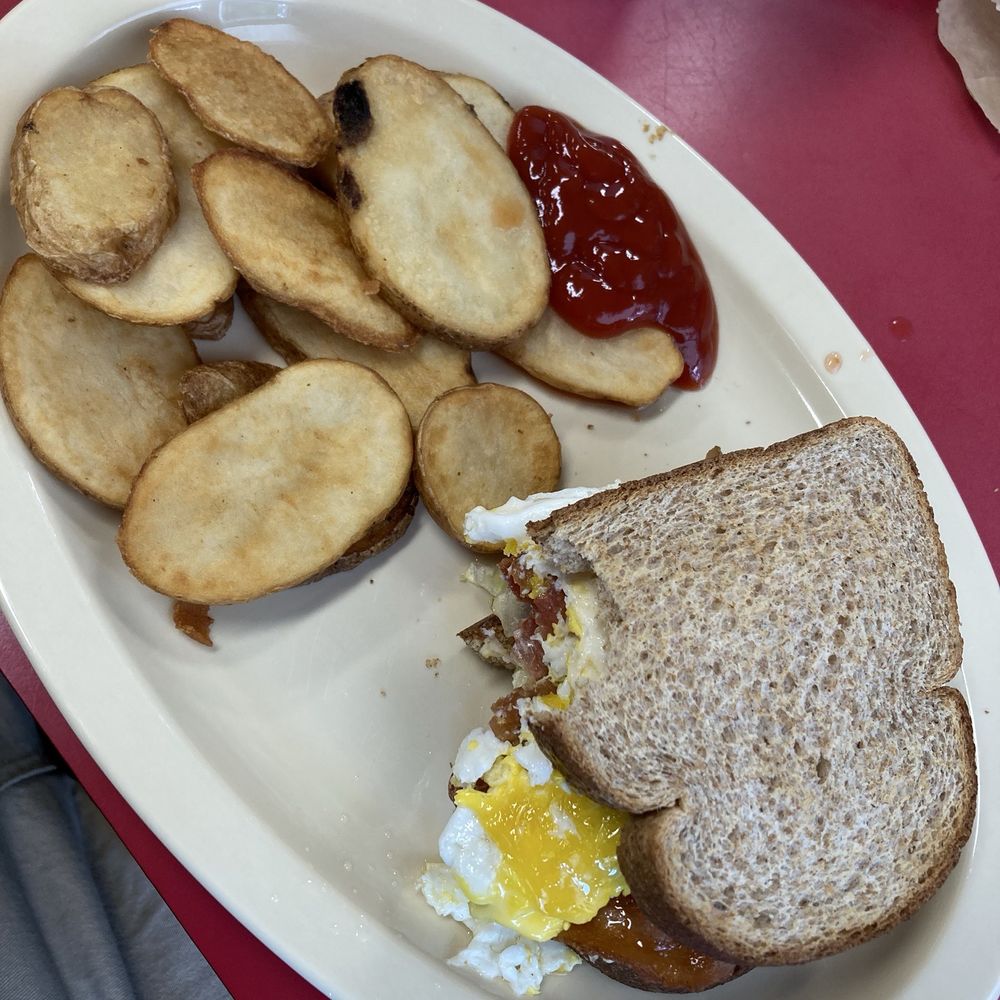 Cliffside Diner - BLT+egg with potato slices - American Near Me - Frankfort, Kentucky