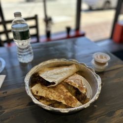 QUESADILLA XL with Chicken and Fajitas vegetables