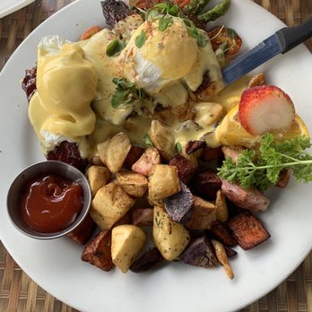 Sweet Maple - Eggs benedict w/millionaire bacon - American Near Me - San Francisco, California