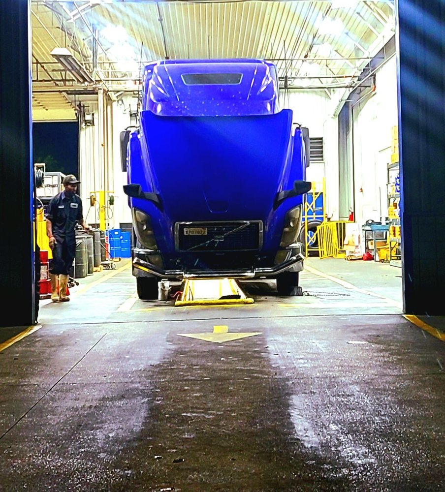 SPEEDCO TRUCK LUBE AND TIRES 9620 Hwy 80, Greenwood, Louisiana Oil