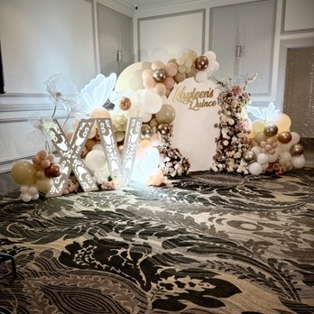 Balloon it! - Celebrating the Quince in style with Balloon it! - Balloon Services Near Me Balloon it! - Celebrating the Quince in style with Balloon it! - Balloon Services Near Me