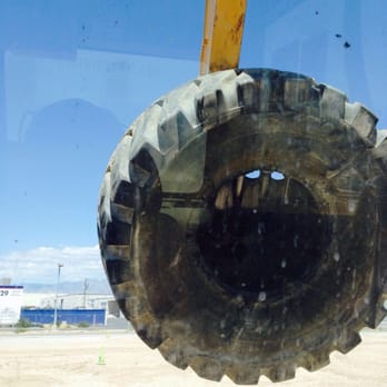 Dig This - Ready to throw the tire - Amusement Parks Near Me - Las Vegas, Nevada