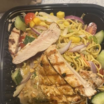 Joe's Original - Salmonella ala Thai noodle - New American Near Me - Dartmouth, Massachusetts