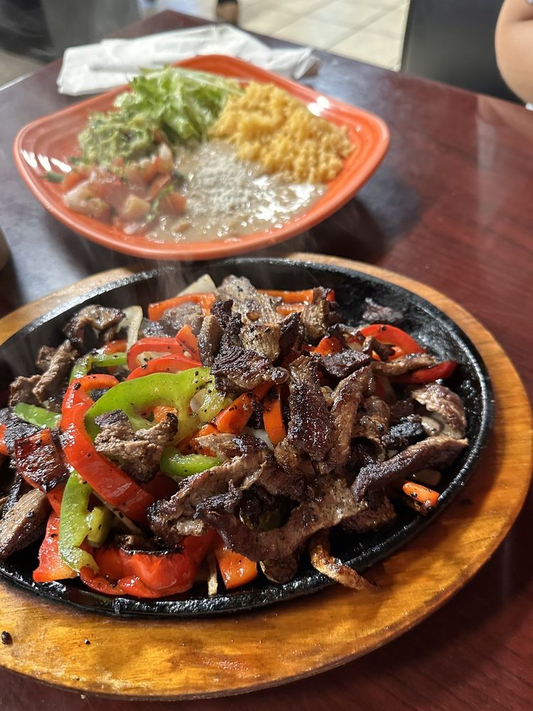 Taqueria El Caporal Logo