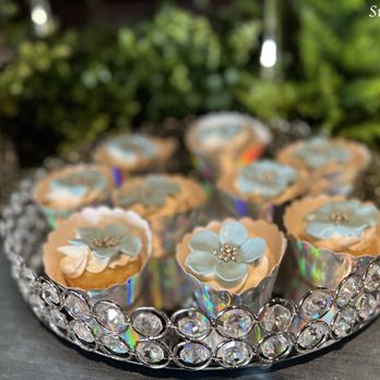 Sugar Buzz Buffet - FLORAL CUPCAKES - Desserts Near Me