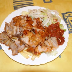 Döner-Teller mit Pommes und Salat
