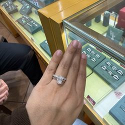 Valliani Jewelers - Engagement and wedding band