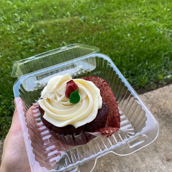 Uncle Mike's Bake Shoppe - Red velvet cupcake - Bakeries Near Me - Green Bay, Wisconsin Uncle Mike's Bake Shoppe - Red velvet cupcake - Bakeries Near Me - Green Bay, Wisconsin
