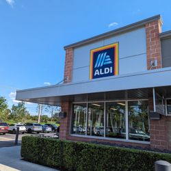 ALDI - Front of store