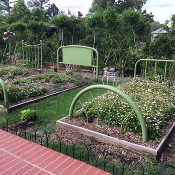Memphis Botanic Garden - Flower beds in the big back yard (kids play area) - Botanical Gardens Near Me - Memphis, Tennessee