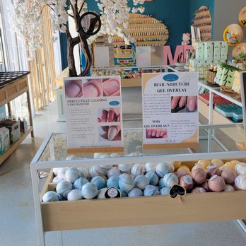Luxo Nail Spa - Entrance - Nail Salons Near Me - Chicago, Illinois Luxo Nail Spa - Entrance - Nail Salons Near Me - Chicago, Illinois