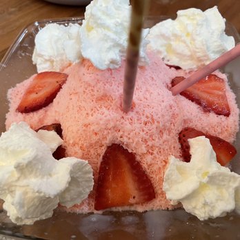 Chateau De Chantilly Cafe - Strawberry Bingsoo - Bakeries Near Me - Chantilly, Virginia