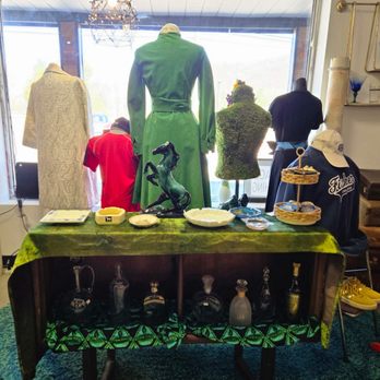 The Mason Jar - Front window - Thrift Stores Near Me - Wallingford, Connecticut