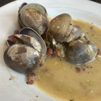 Sam's Chowder House - Salty clams in overpowering sauce - Seafood Near Me - Half Moon Bay, California Sam's Chowder House - Salty clams in overpowering sauce - Seafood Near Me - Half Moon Bay, California