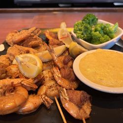Wintzell's Oyster House - Shrimp Sampler with cheese grits and broccoli