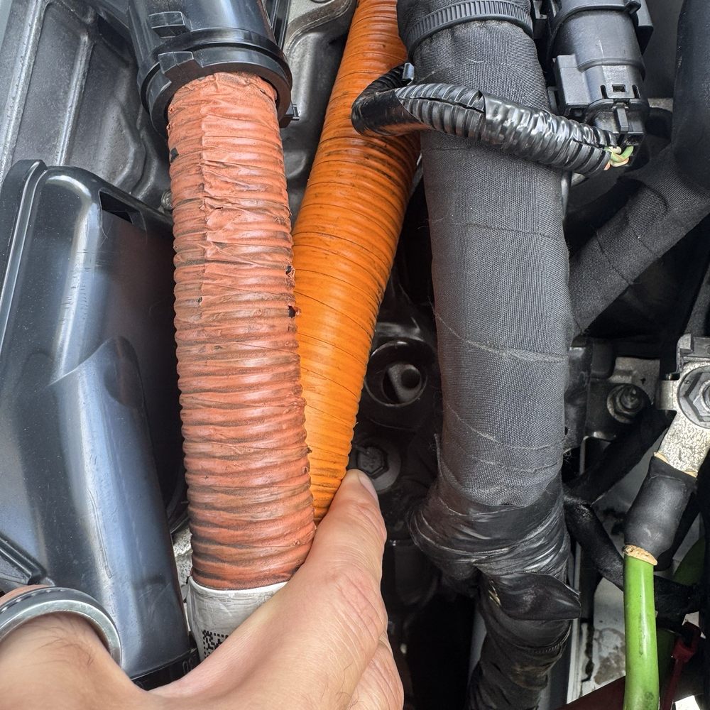 Missing bolt. Missing bolt.