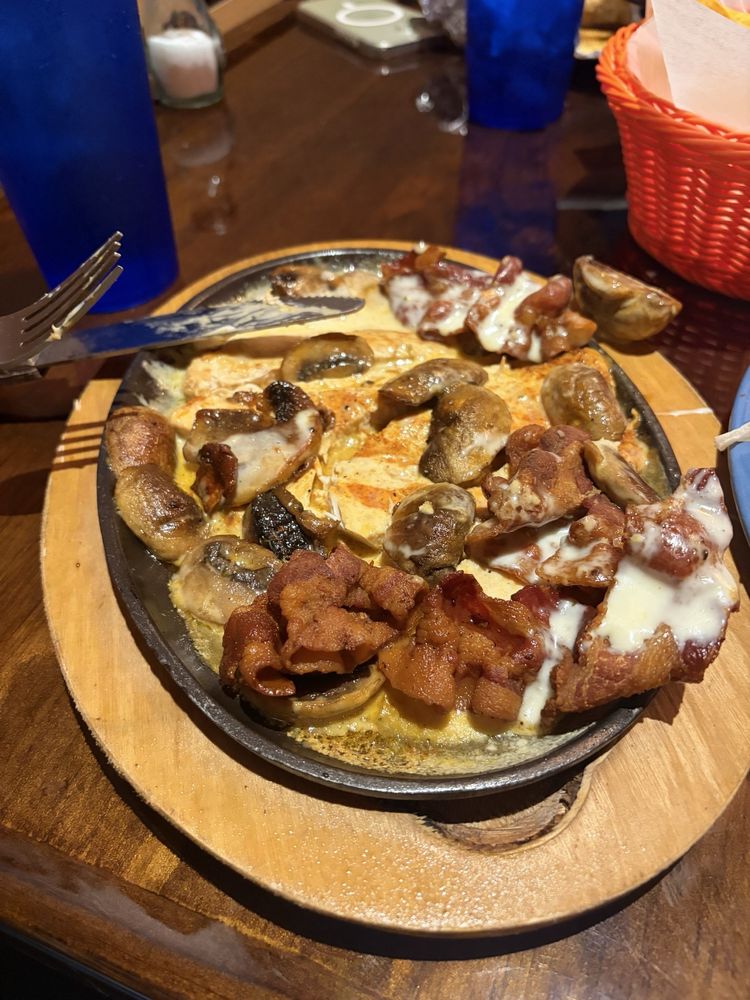 Papi Chulo's Cantina Logo