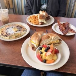 Key West Cafe - If you like coconut you need to try the Coconut and Chocolate Chip Hot Cakes!