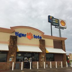 Shell - Shell - "Tiger Tote" and Subway combo store