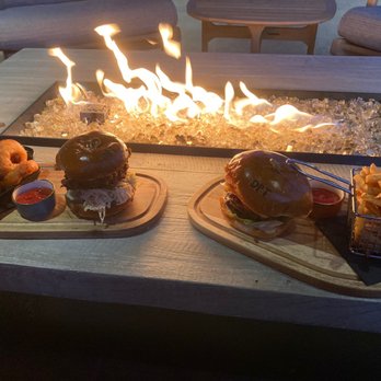 Desert Pony Tavern - outside dining at a fire - Bars Near Me - Scottsdale, Arizona Desert Pony Tavern - outside dining at a fire - Bars Near Me - Scottsdale, Arizona