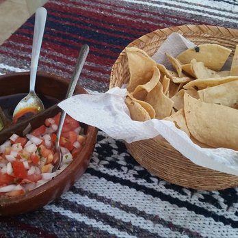 Calypso's - Chips and salsa - Seafood Near Me - Cancún, ROO