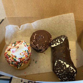Mike's Pastry - Bakeries Near Me - Boston, Massachusetts