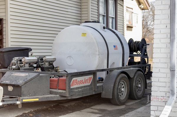 Heavy Home Improvement Logo