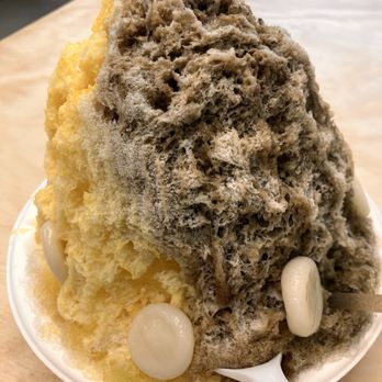 Chillest Shave Ice - Hojicha/Lilikoi w/ Mochi (1 dollar extra) - Shaved Ice Near Me - Honolulu, Hawaii