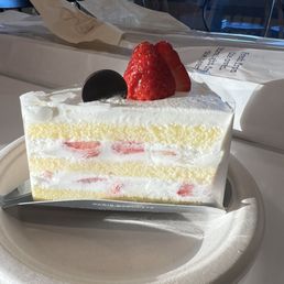 Mixed Berry Soft Cream Cake