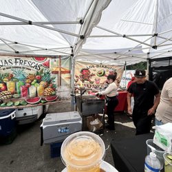 Brentwood Village Farmers Market - Los Diabiltos: Breakfast burritos and agua frescas