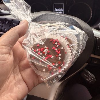 Chocolate Artworks - So pretty and yummy! Chocolate covered Oreos   Follow my ig/tiktok @yumthatgreenville - Food Trucks Near Me - Mauldin, South Carolina
