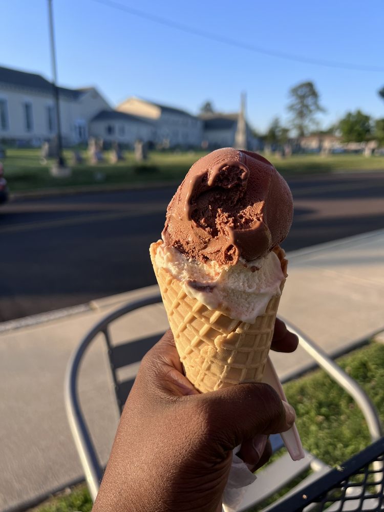 OWOWCOW CREAMERY Updated August 2024 61 Photos & 51 Reviews 101 N