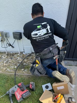 The Car Charger Guy Logo
