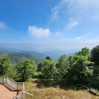The Sky View Inn - Venues & Event Spaces Near Me - Skyforest, California