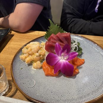 Sushi Damu - Salmon Sashimi Scallop Sashimi Bluefin Tuna Sashimi - Sushi Bars Near Me - Tustin, California