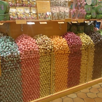 La Cure Gourmande - Ce magnifique etal de sucettes a perte de vue ! - Chocolatiers & Shops Near Me - Aigues Mortes, 30 La Cure Gourmande - Ce magnifique etal de sucettes a perte de vue ! - Chocolatiers & Shops Near Me - Aigues Mortes, 30