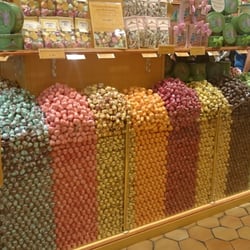 La Cure Gourmande - Ce magnifique etal de sucettes a perte de vue !