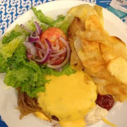 h3 New Hamburgology - Hamburguer no prato com fondant de queijo cheddar+ketchup e holandese acompanhado de saladinha e batata frita