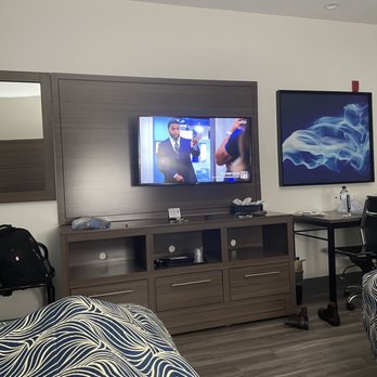 Palace Inn Blue El Paso - Large tv. Notice the painting - Hotels Near Me - El Paso, Texas Palace Inn Blue El Paso - Large tv. Notice the painting - Hotels Near Me - El Paso, Texas
