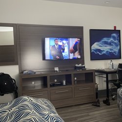 Palace Inn Blue El Paso - Large tv. Notice the painting