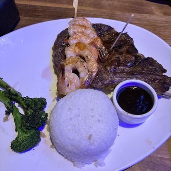 Yard House - New American Near Me - Bakersfield, California