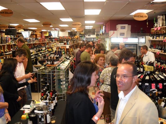 Gulf Liquors by null