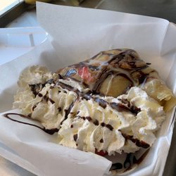viva la crepe - Nutella strawberries and banana