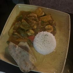 Metro Hotel Dublin Airport - Veggie curry with prawns