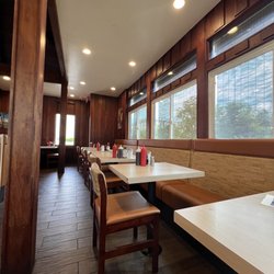 Kaneohe Pancake House - Dining room