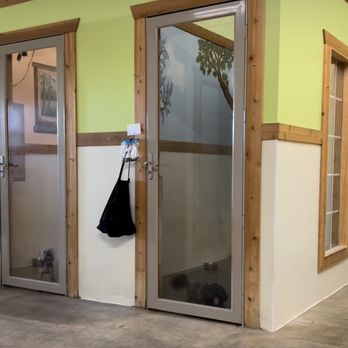 Ellie's Pet Hotel - Pet Boarding Near Me - Brigham City, Utah Ellie's Pet Hotel - Pet Boarding Near Me - Brigham City, Utah