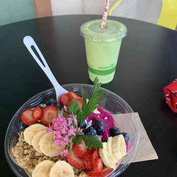 Aa Roots Maui - Dragon Bowl and Kale Smoothie - Vegan Near Me - Lahaina, Hawaii Aa Roots Maui - Dragon Bowl and Kale Smoothie - Vegan Near Me - Lahaina, Hawaii