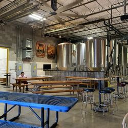 BJ's Brewhouse - Inside