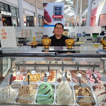 La Dolce Vita - Manager Luis with mountains of gelato - Gelato Near Me - Roseville, California