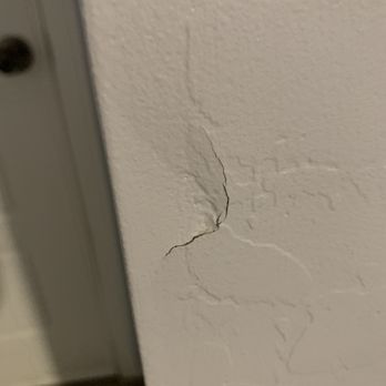 Goldline Moving - Crack and dent in wall. Not there prior to move - Movers Near Me